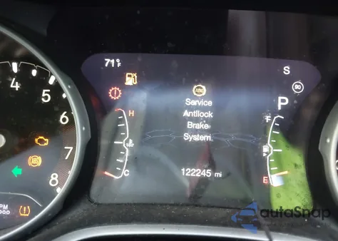 2018 Jeep Compass Latitude 4X4 z USA, uszkodzony, nr VIN 3C4NJDBB1JT484239